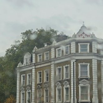 Puis il se mit à pleuviner