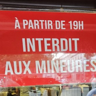 À partir de 19 heures interdit aux mineures