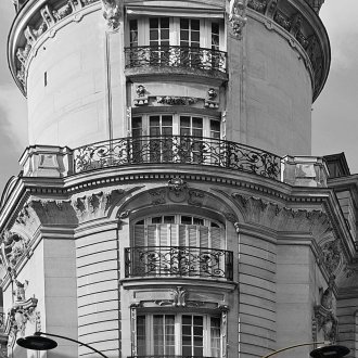Un baiser sans moustache c'est comme un œuf sans sel (Sartre)