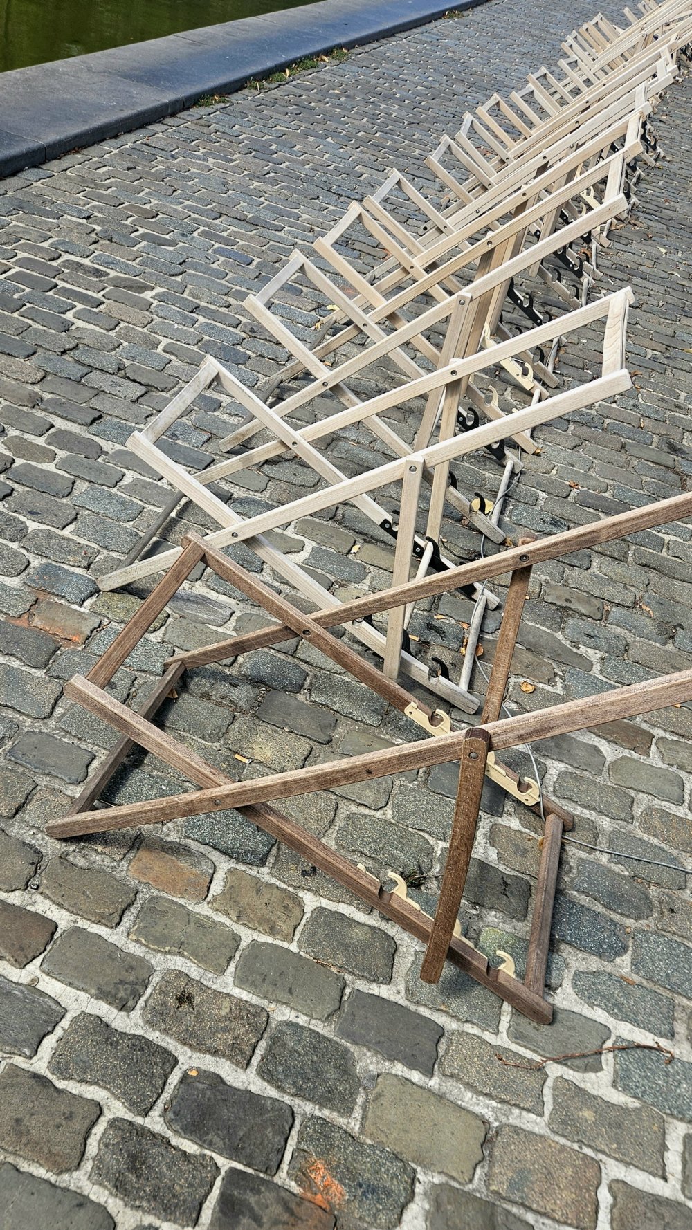 Sur les pavés, la plage