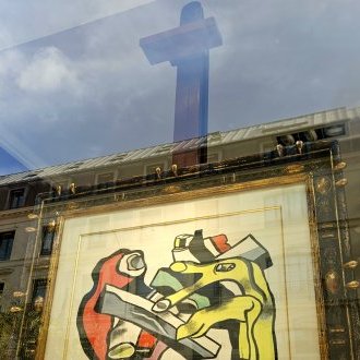 Avec un zeste d'ironie et un léger effet captieux