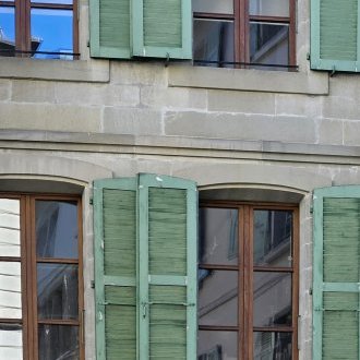 Coller des ex-libris sur un incunable