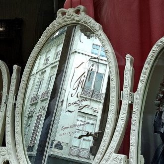 Qui trop embrasse mal étreint